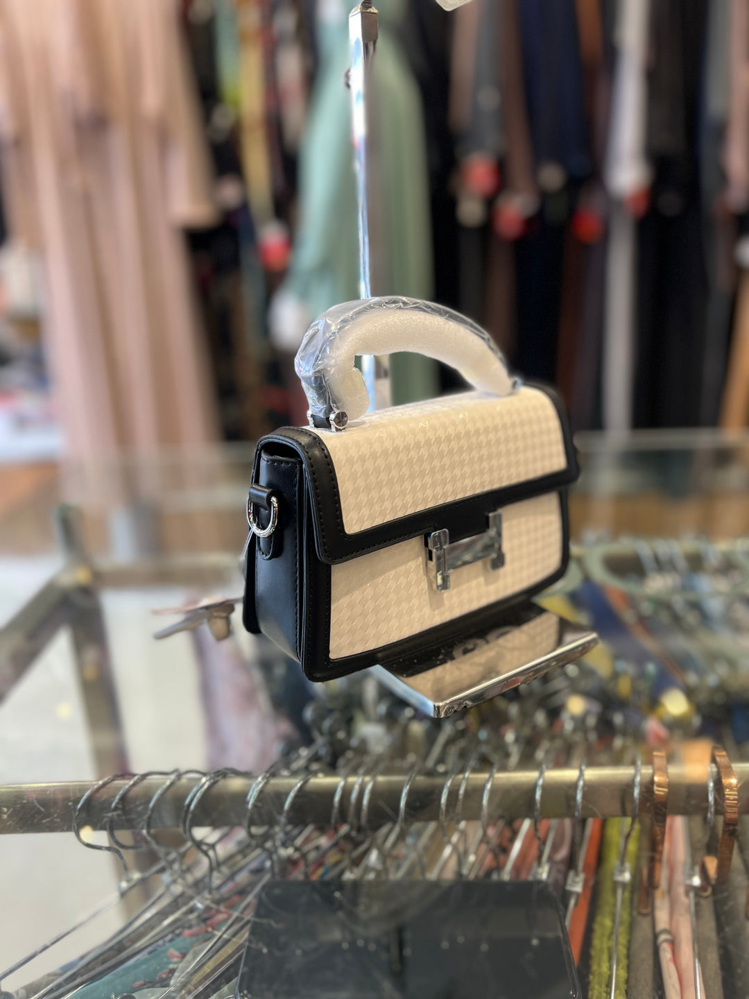FANCY HAND BAG - BH18/BLACK & WHITE/