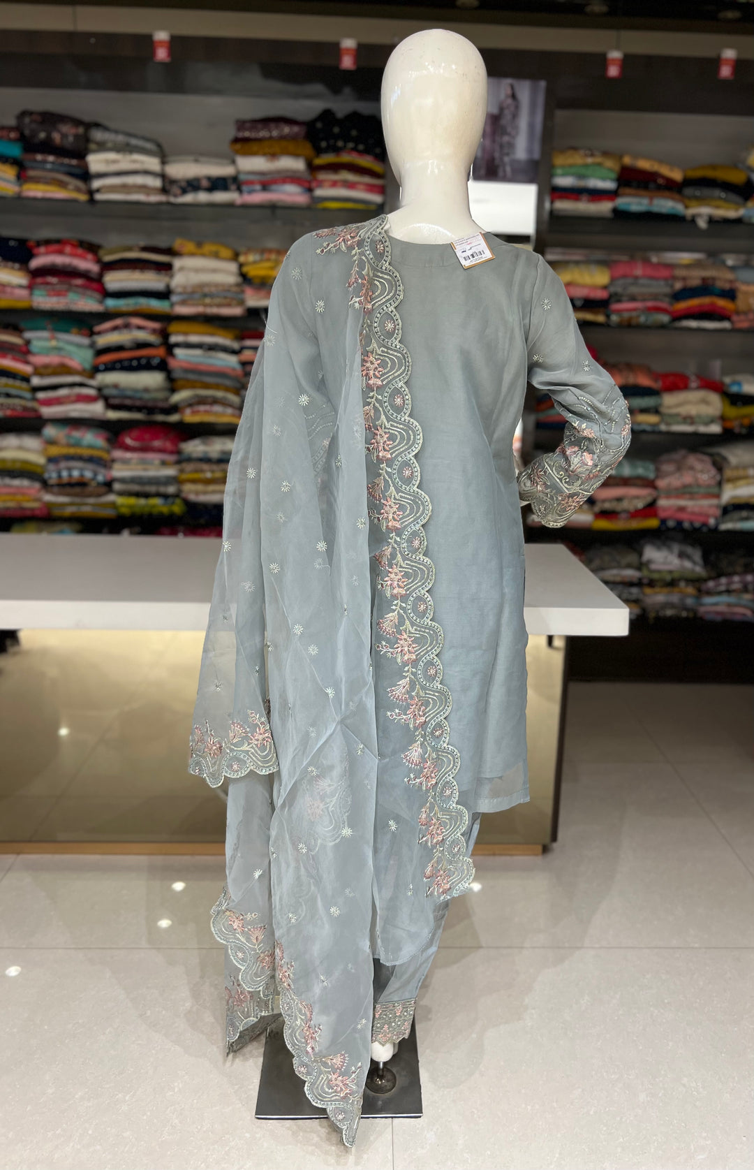 MEGHANA HUSNARA DESIGNER EMB SUIT- H704