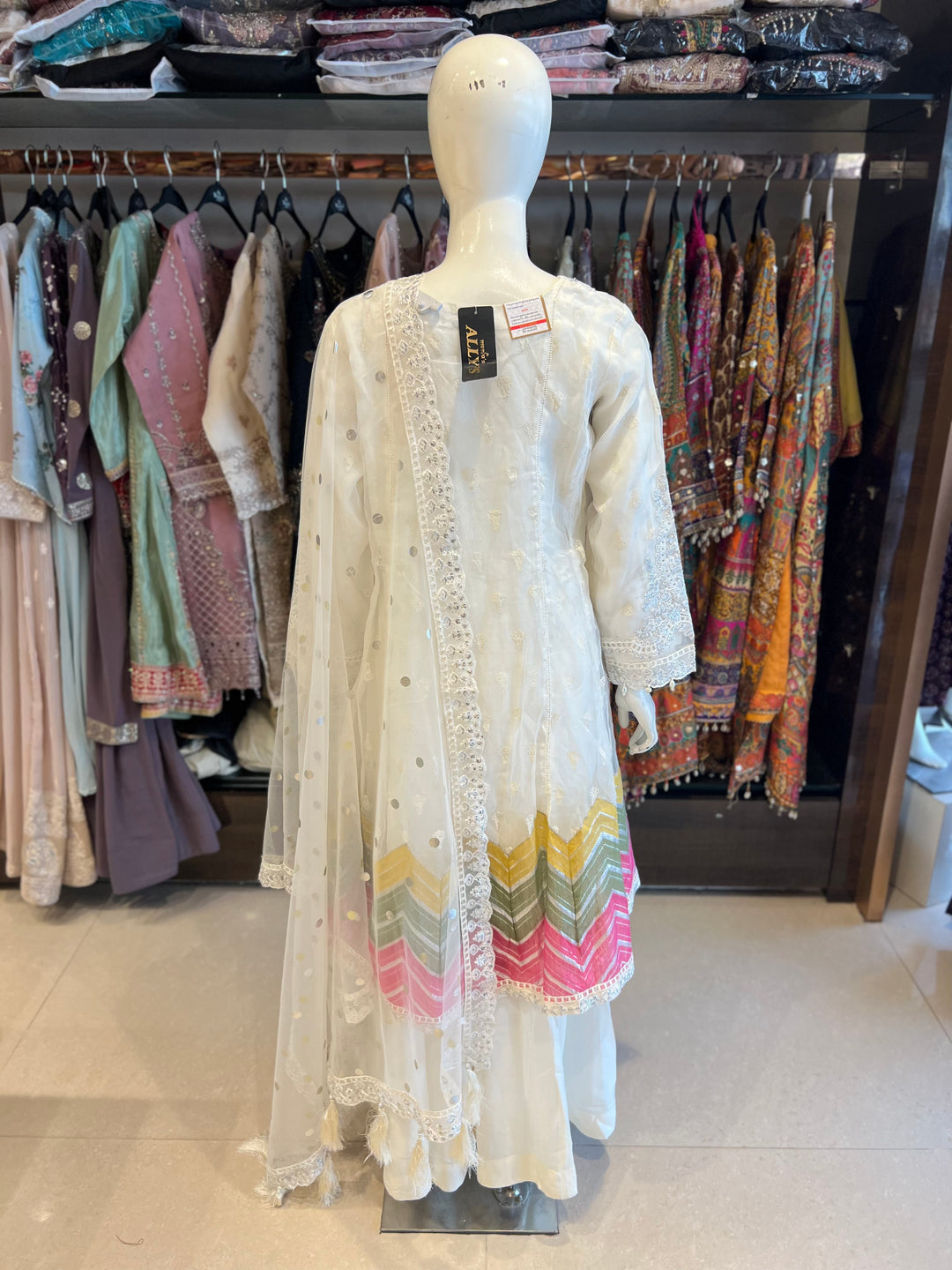 SAFIRA DESIGNER ALLYS EMB SUIT -J02