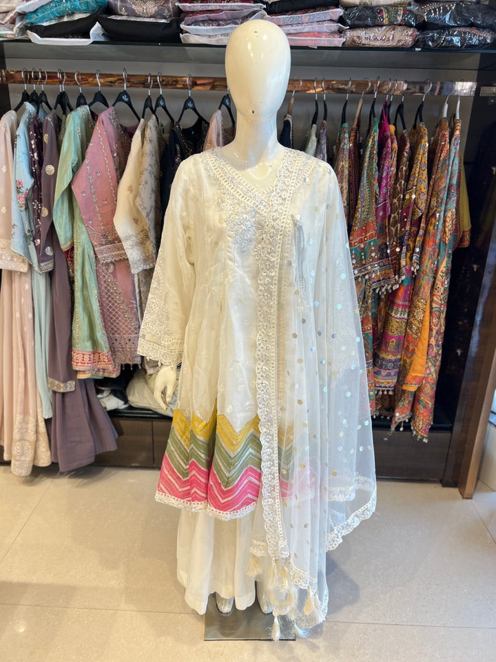 SAFIRA DESIGNER ALLYS EMB SUIT -J02