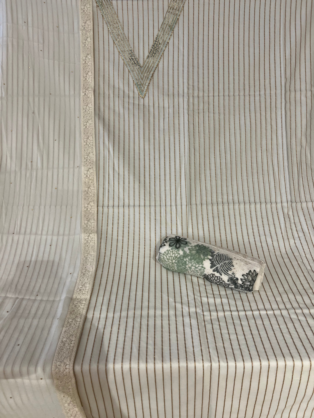 UN STITCHED ORGANZA MATERIAL-BTH103