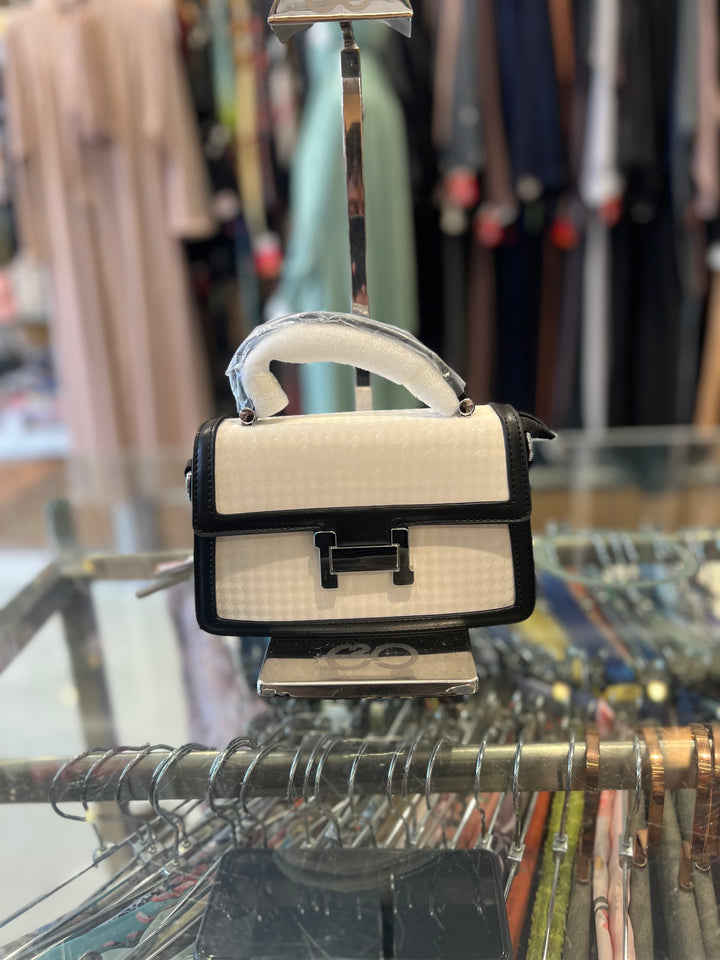 FANCY HAND BAG - BH18/BLACK & WHITE/