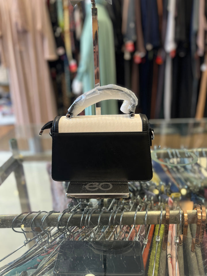 FANCY HAND BAG - BH18/BLACK & WHITE/