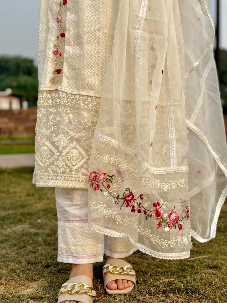 SABA JAFFRY OFF WHITE TRENDY ETHNIC OUTFIT