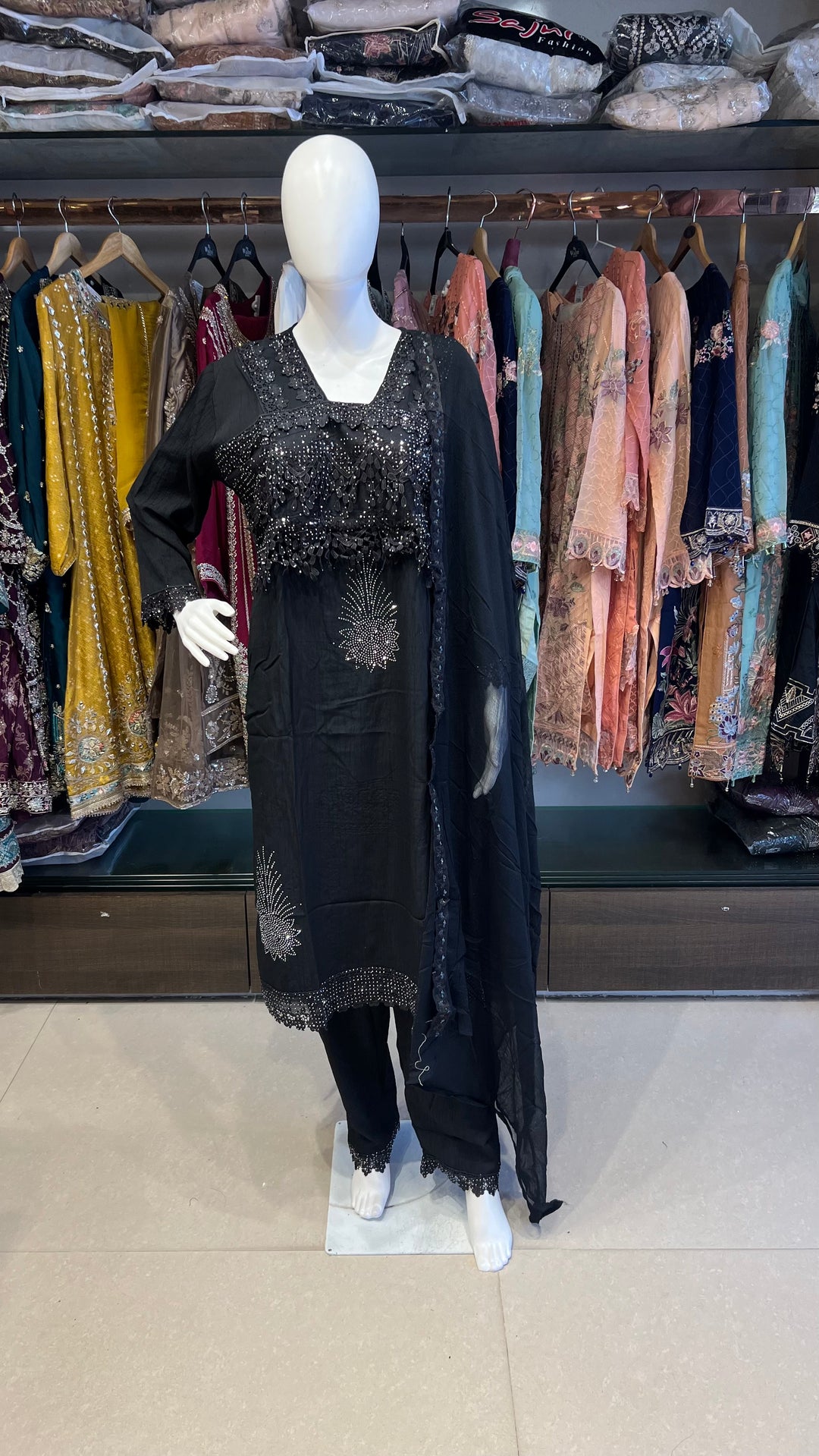 ALMAS EXCLUSIVE DESIGNER COLLECTIONS - NIKF01