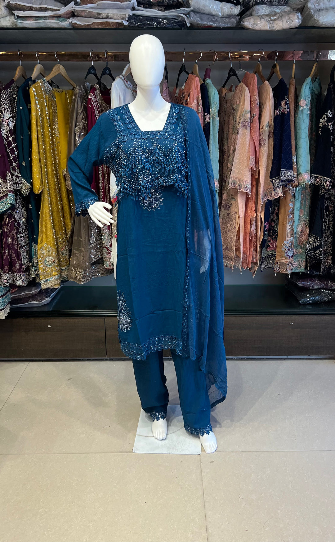 ALMAS EXCLUSIVE DESIGNER COLLECTIONS - NIKF01