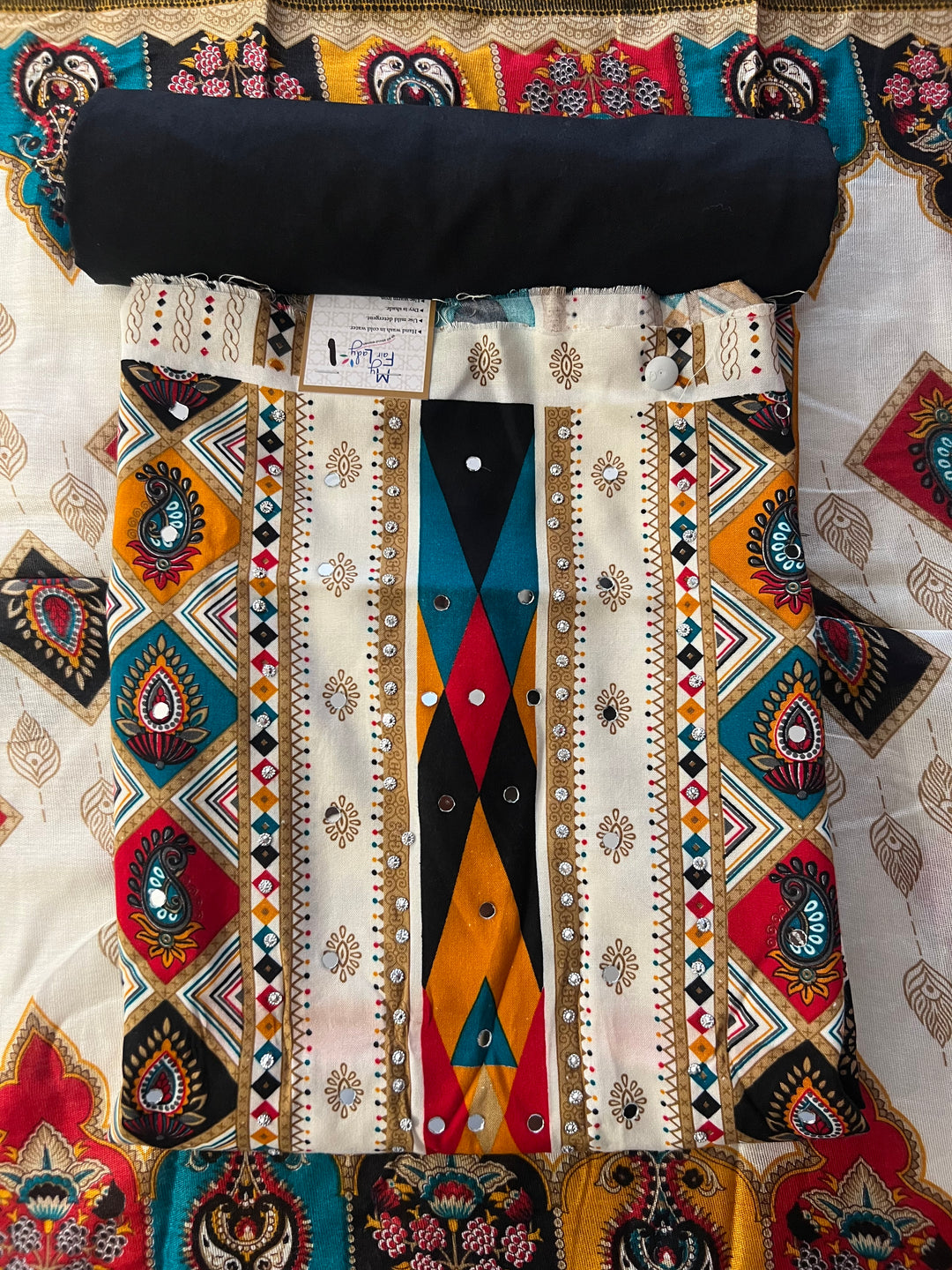 KASHMIRI DESIGNER UNSTITCHED DRESS MATERIAL-IKDD01