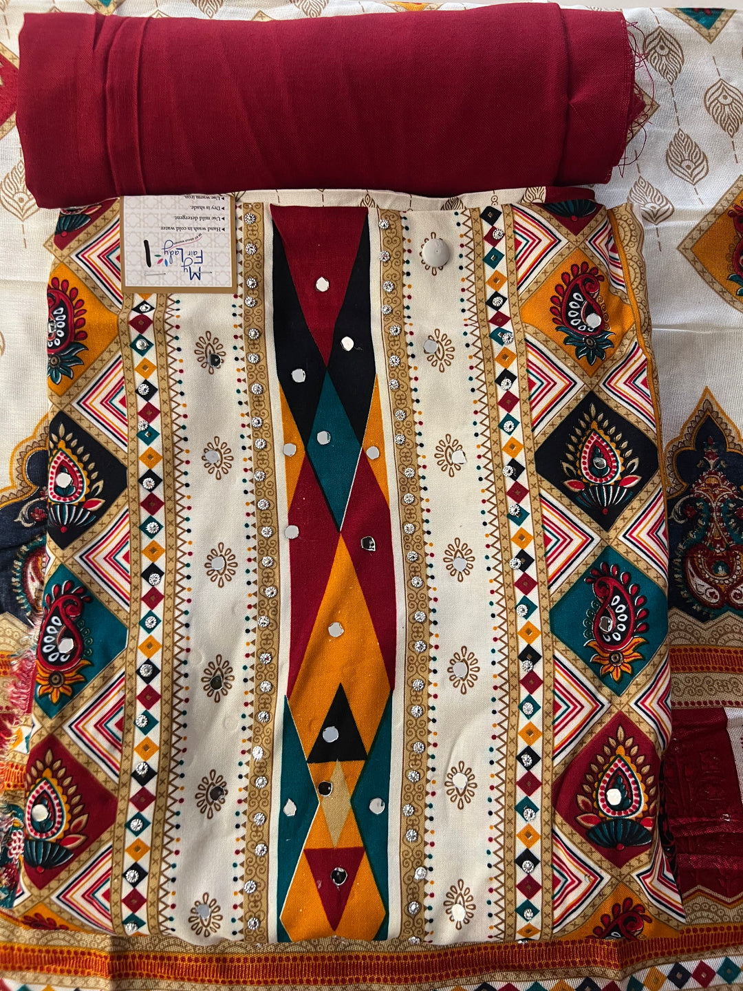KASHMIRI DESIGNER UNSTITCHED DRESS MATERIAL-IKDD01
