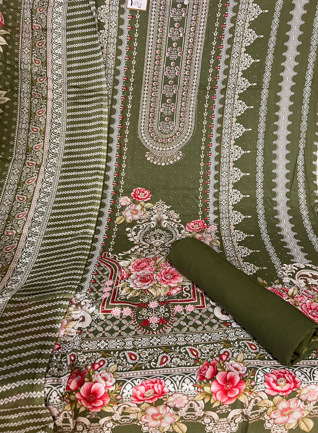 KASHMIRI DESIGNER UNSTITCHED DRESS MATERIAL-IKDD01
