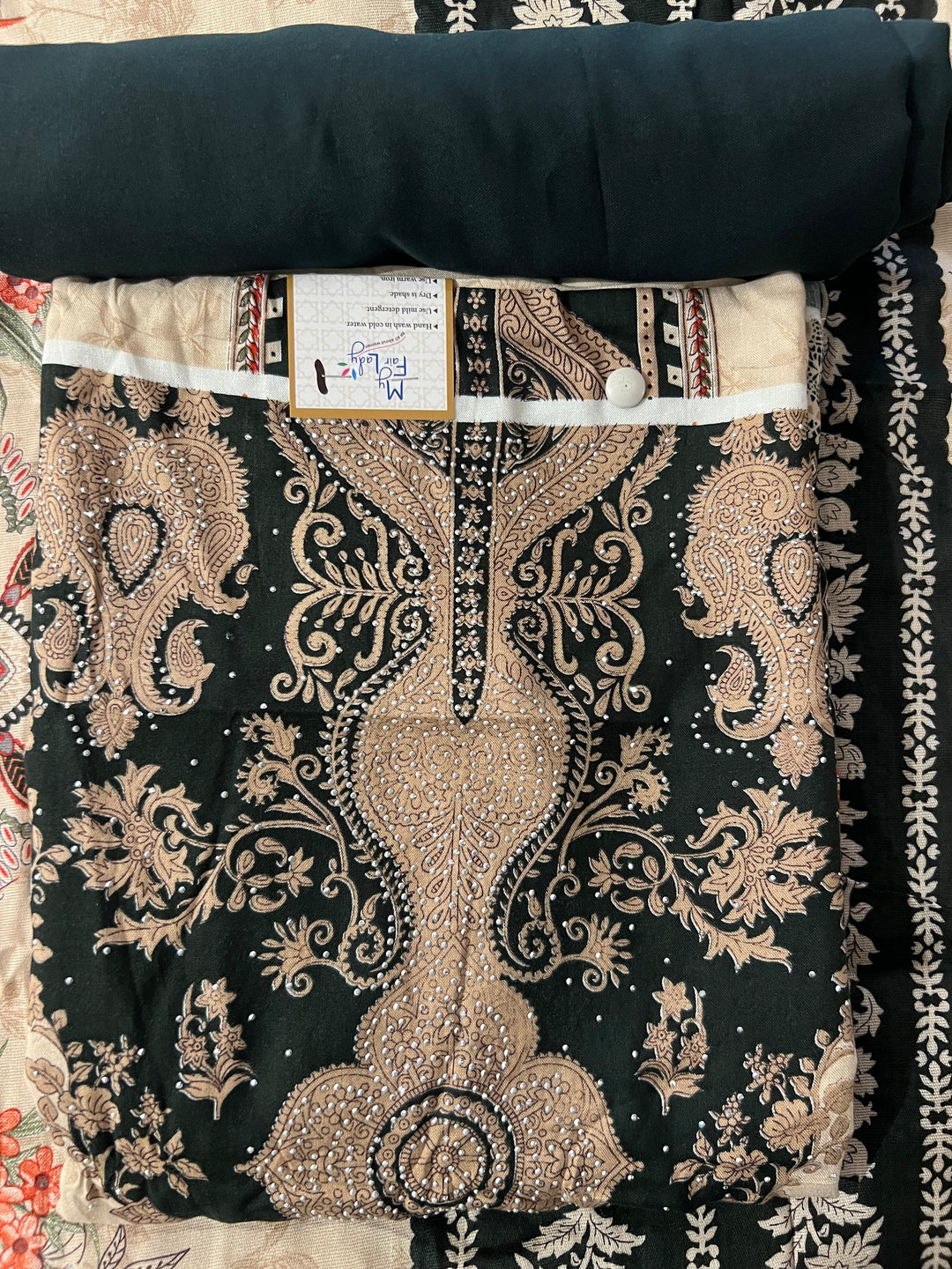 KASHMIRI DESIGNER UNSTITCHED DRESS MATERIAL-IKDD01