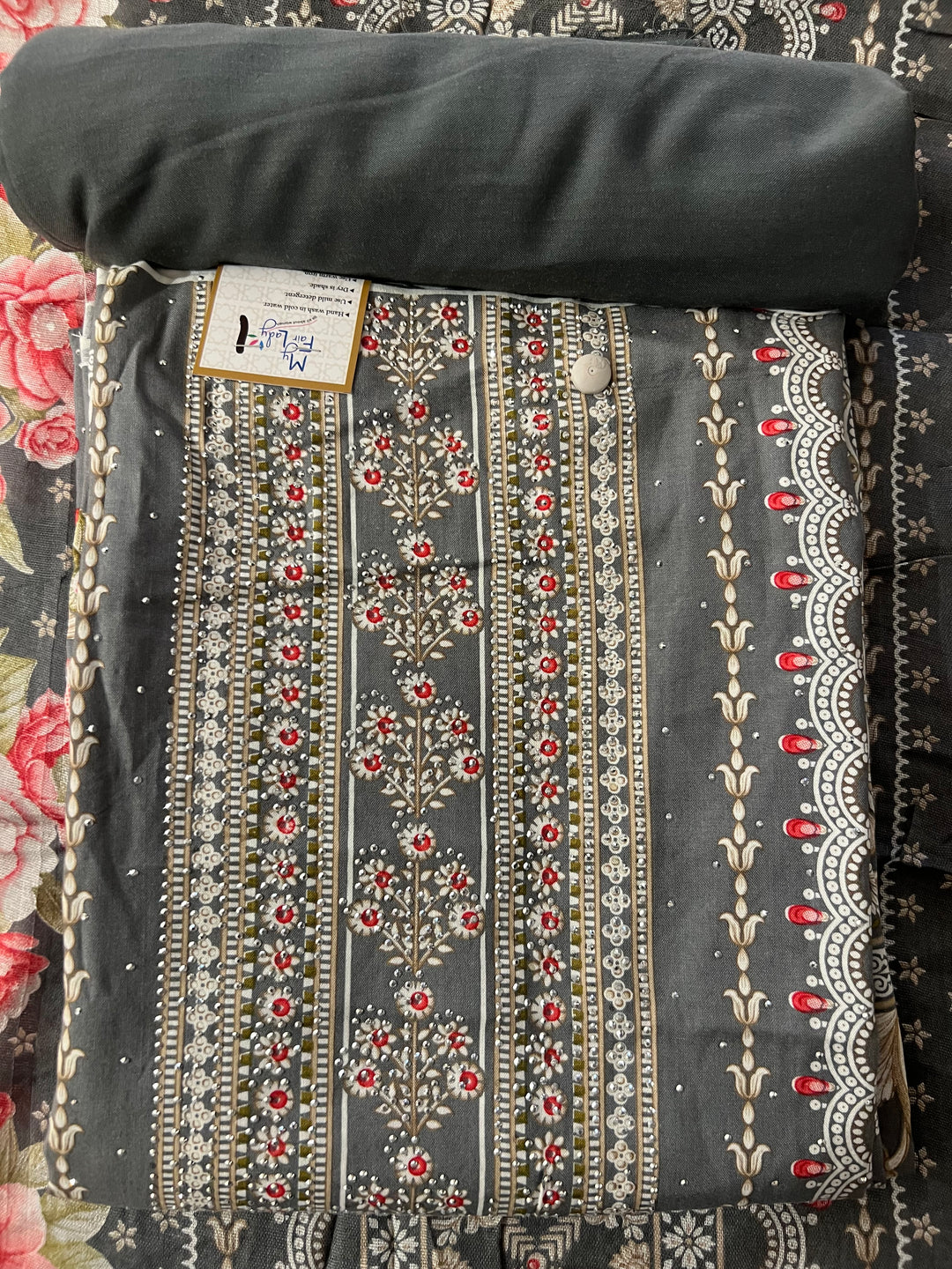 KASHMIRI DESIGNER UNSTITCHED DRESS MATERIAL-IKDD01