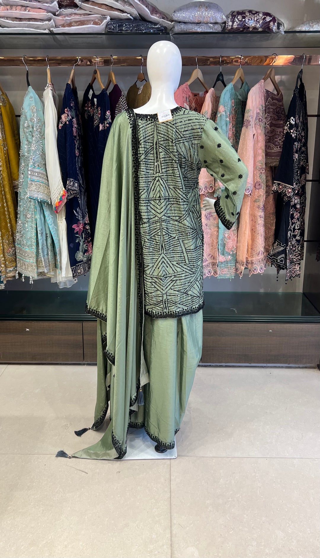 ALINA ROYAL CELEBRATION DESIGNER SUIT - IKAW09