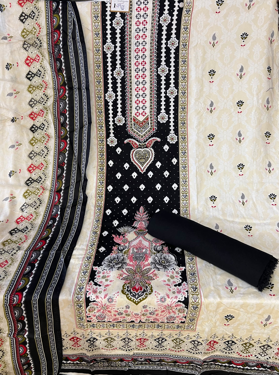 KASHMIRI DESIGNER UNSTITCHED DRESS MATERIAL-IKDD01