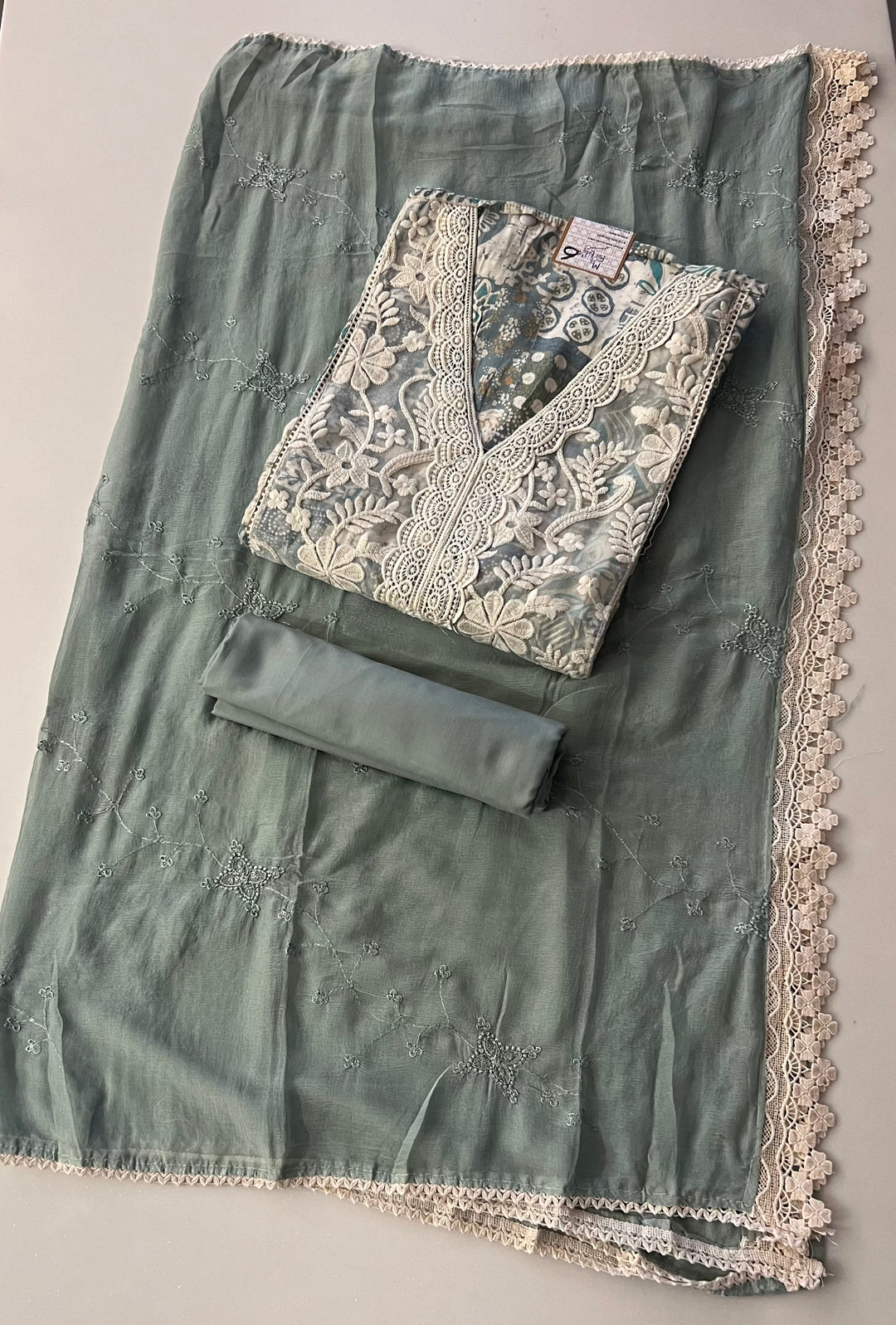 CHIKANKARI DRESS MATERIAL-BTG06/2 UN STITCHED