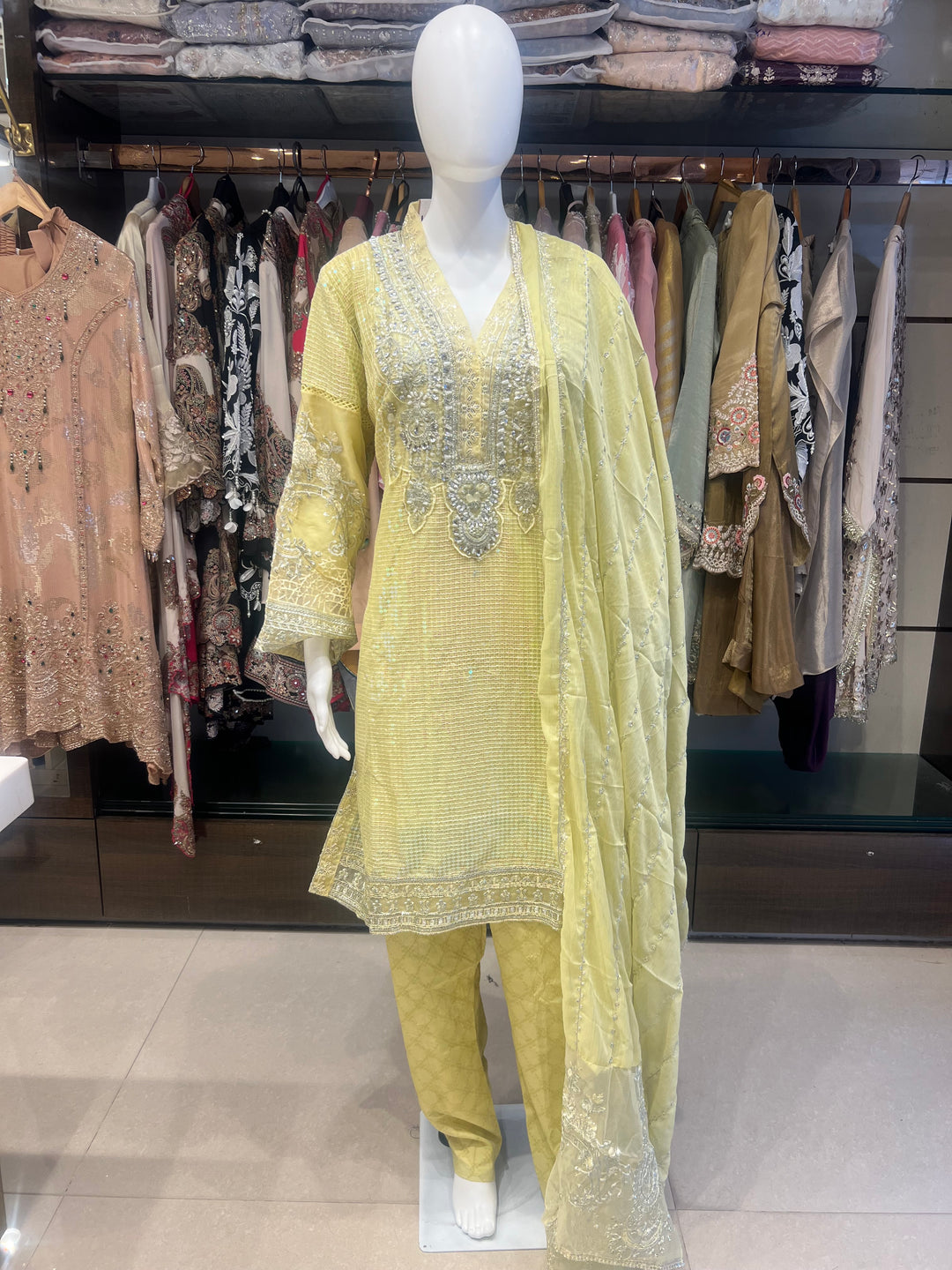 KASHMIRI FESTIVE DESIGNER  SUIT -IKNF19