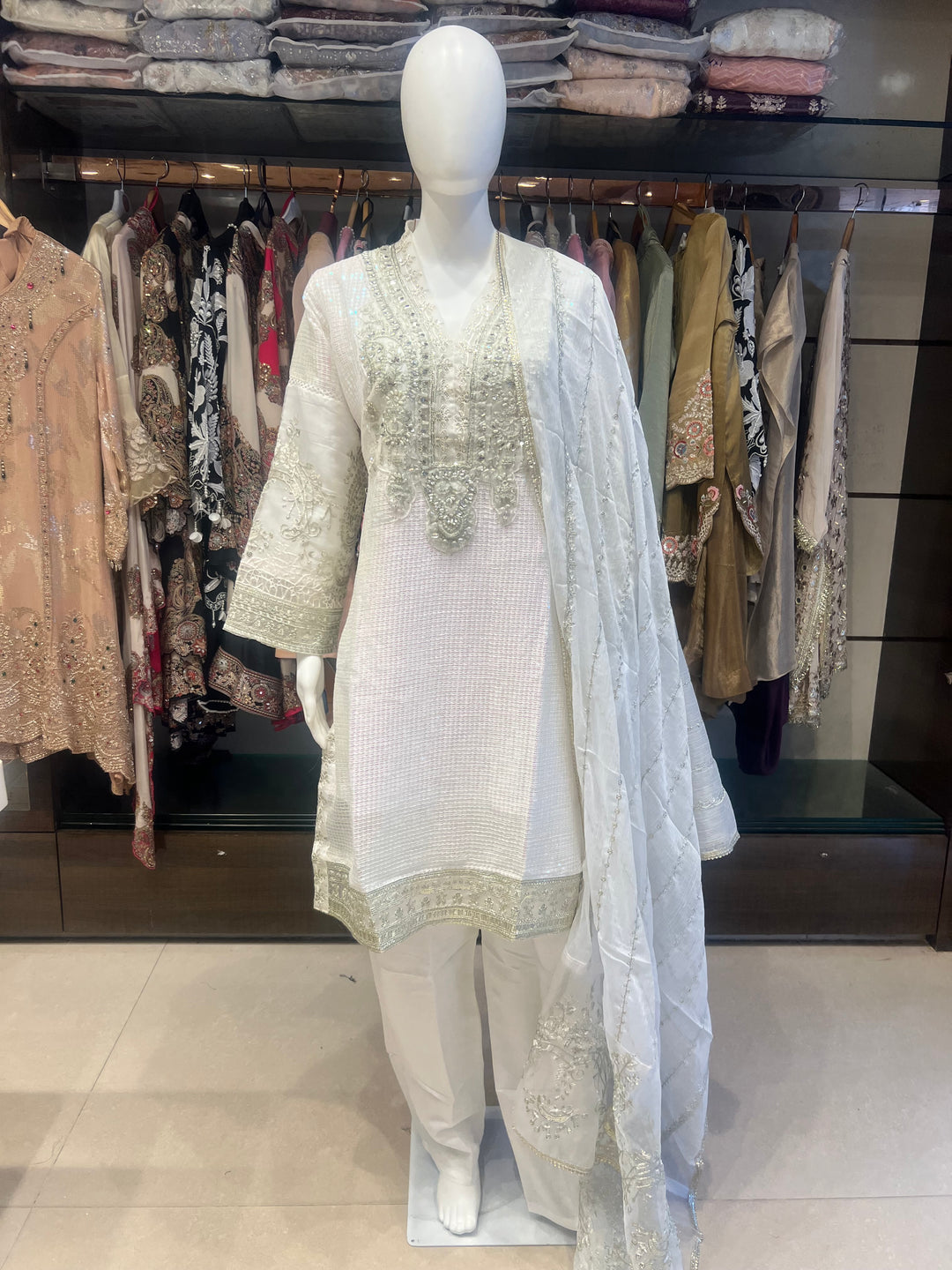 KASHMIRI FESTIVE DESIGNER  SUIT -IKNF19