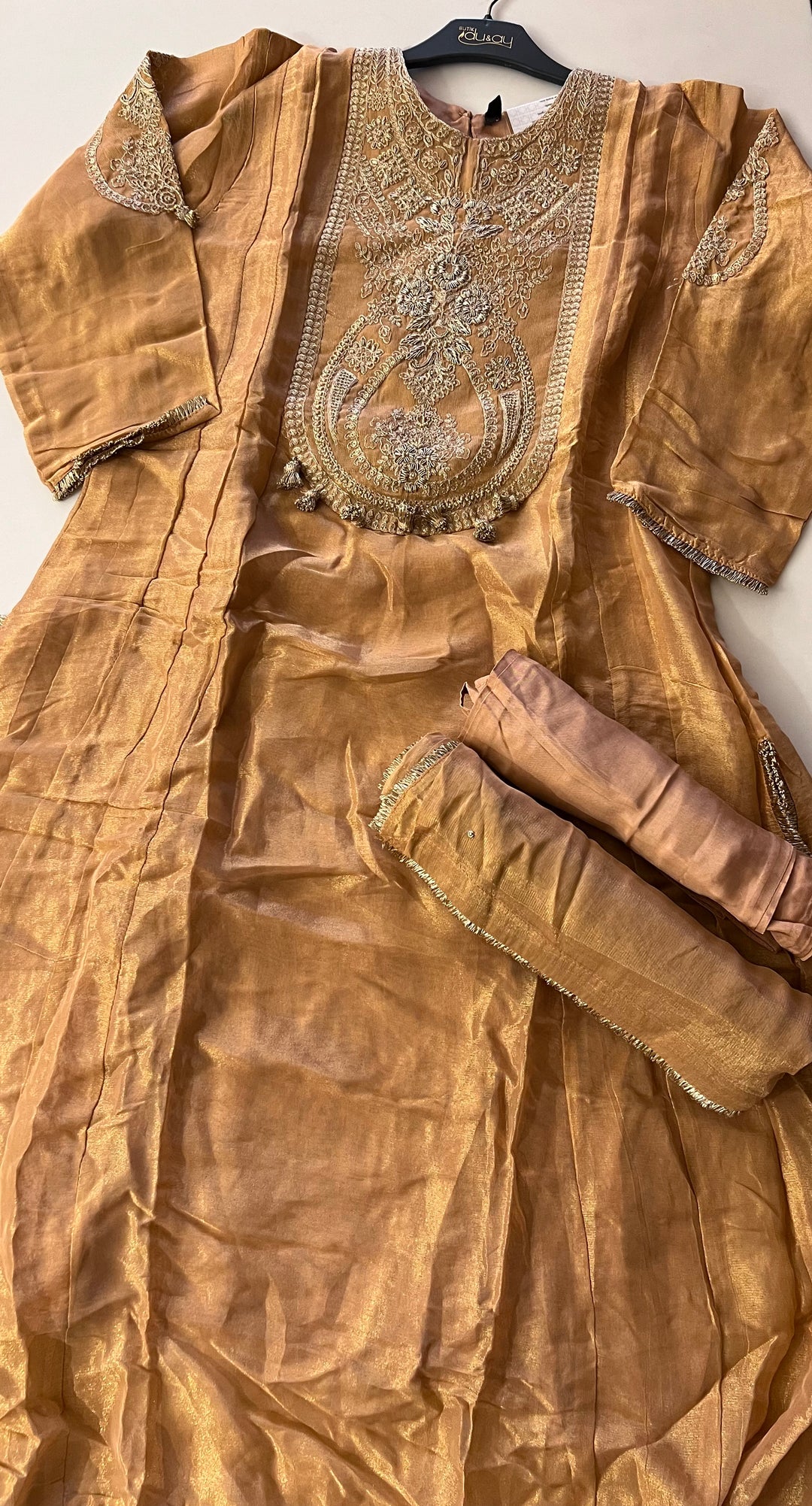KASHMIRI HAND WORK DESIGNER SUIT - BTA091