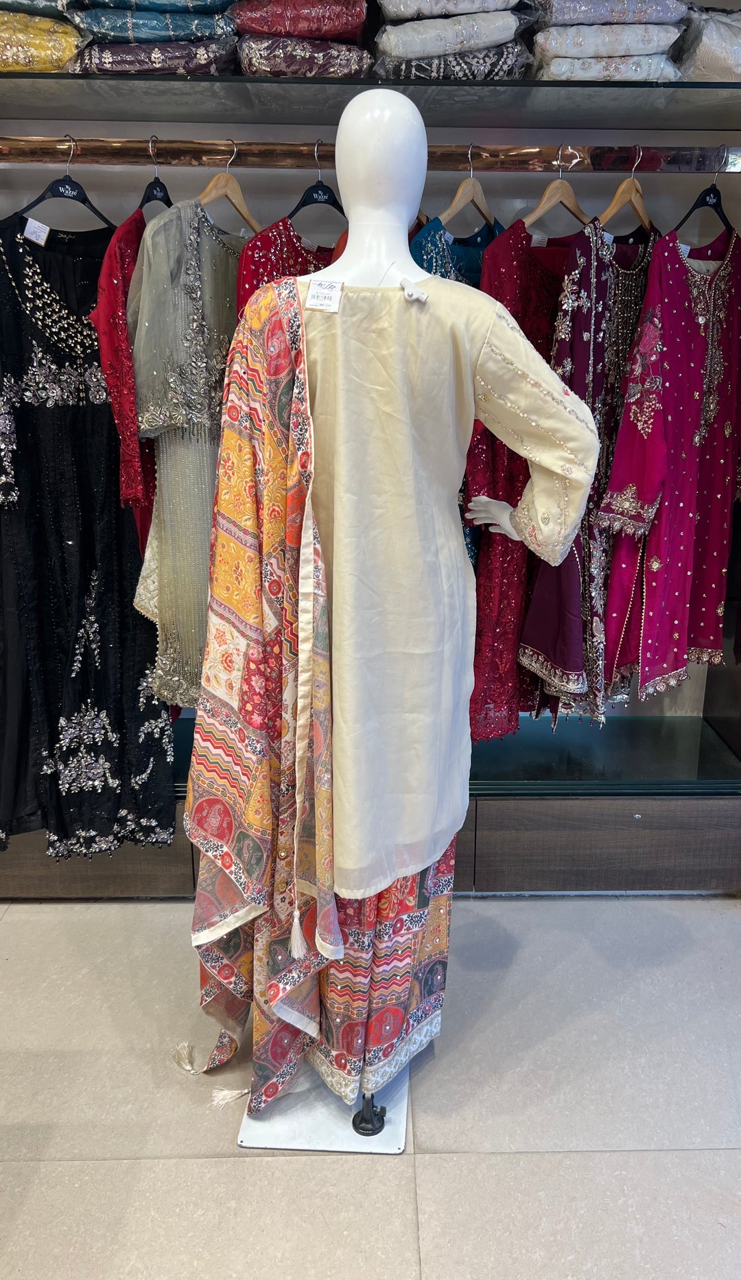 HAND WORK DESIGNER SUIT - MDFA08